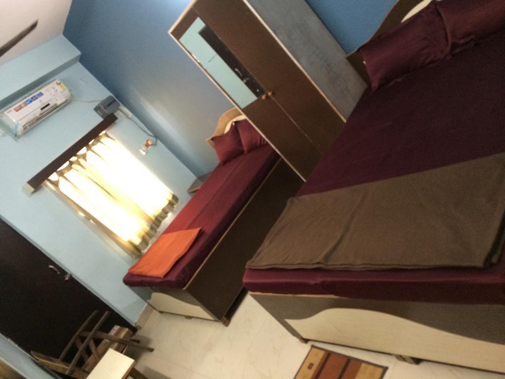 Hotel Pragya International Варанасі Номер фото